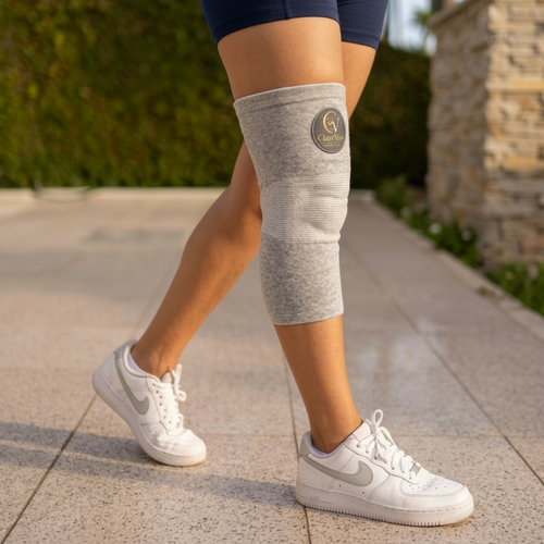 Customer wearing Claravive bamboo charcoal knee compression sleeve